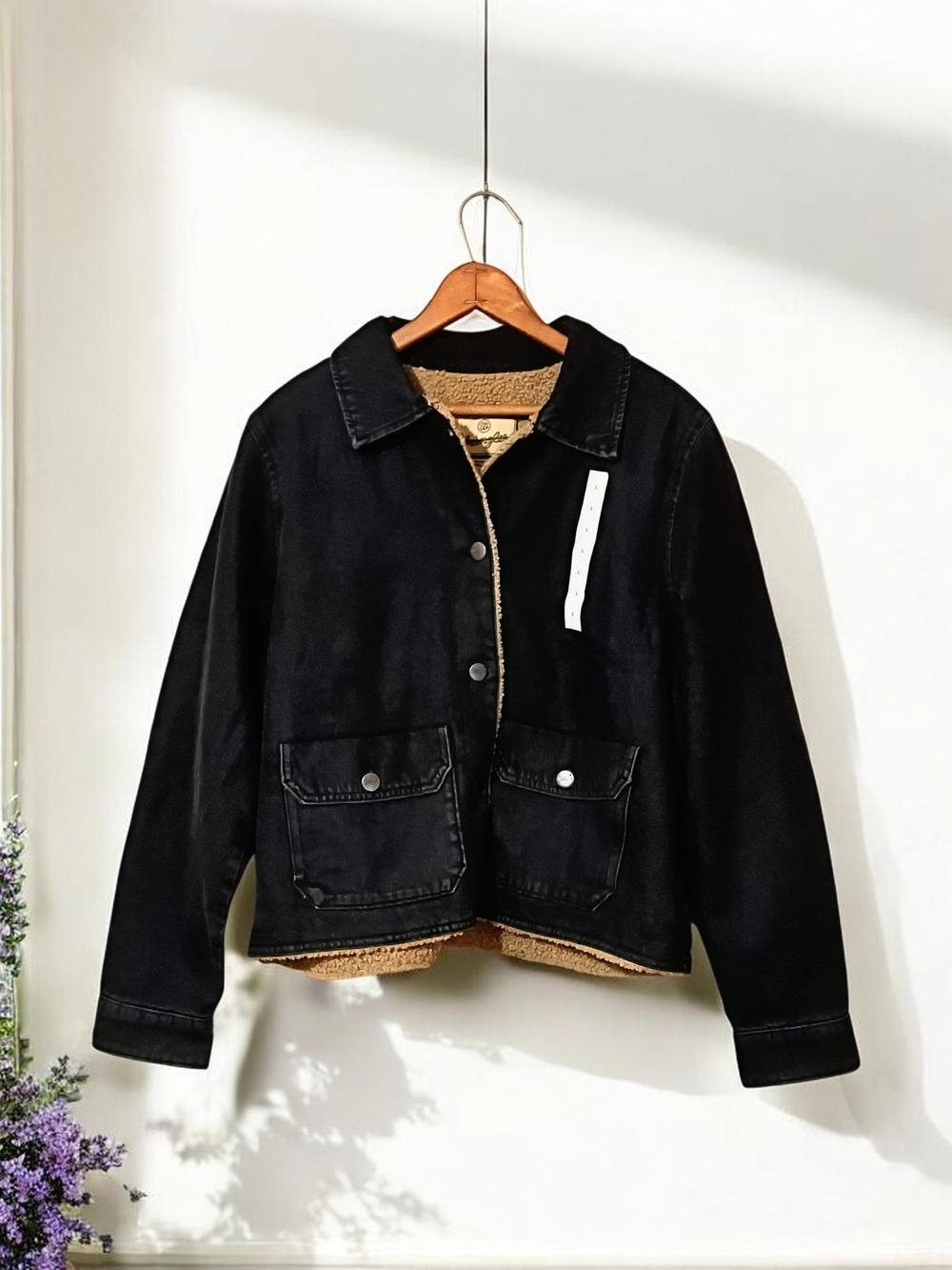 NWOT **Wrangler** Black Sherpa Lined Denim Button Up Barn Jacket. Size L.